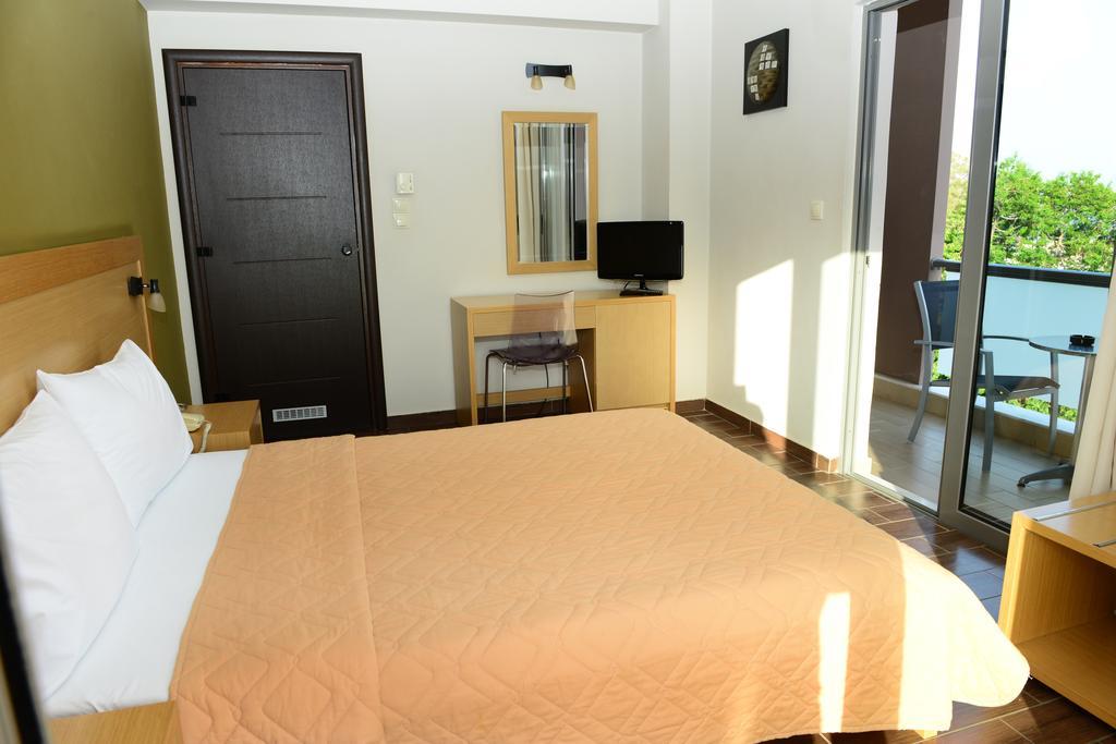 Ionion Hotel Kyparissia Quarto foto