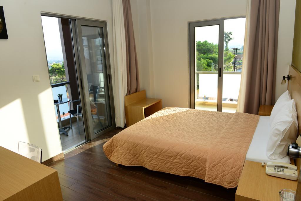 Ionion Hotel Kyparissia Quarto foto