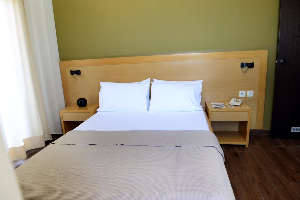 Ionion Hotel Kyparissia Quarto foto